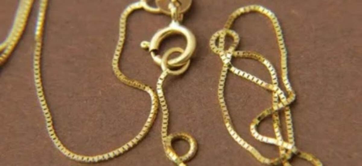 The Ultimate Guide to Choosing the Perfect Diamond Necklace for Every Woman