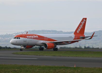 easyjet flight u2238 emergency landing newcastle